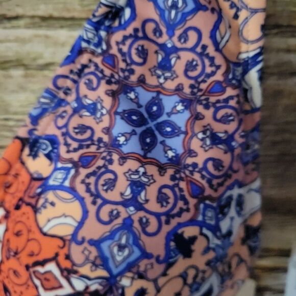 "Daisy Fuentes " Woman's bikini top Size: 6 peach/ pink/blue/white design NWT - Picture 4 of 7